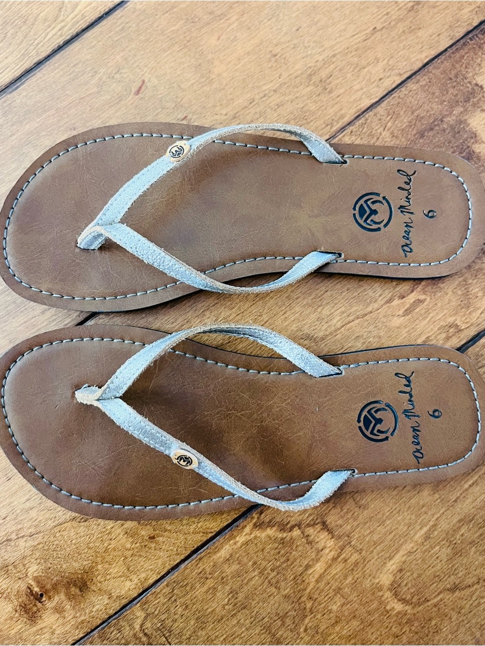 Ocean Minded from Whole Foods Brown Flip Flops with Light Gray Straps NWOT